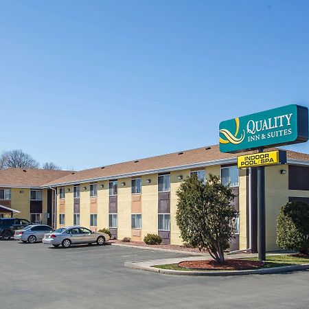Quality Inn & Suites West Bend Екстериор снимка