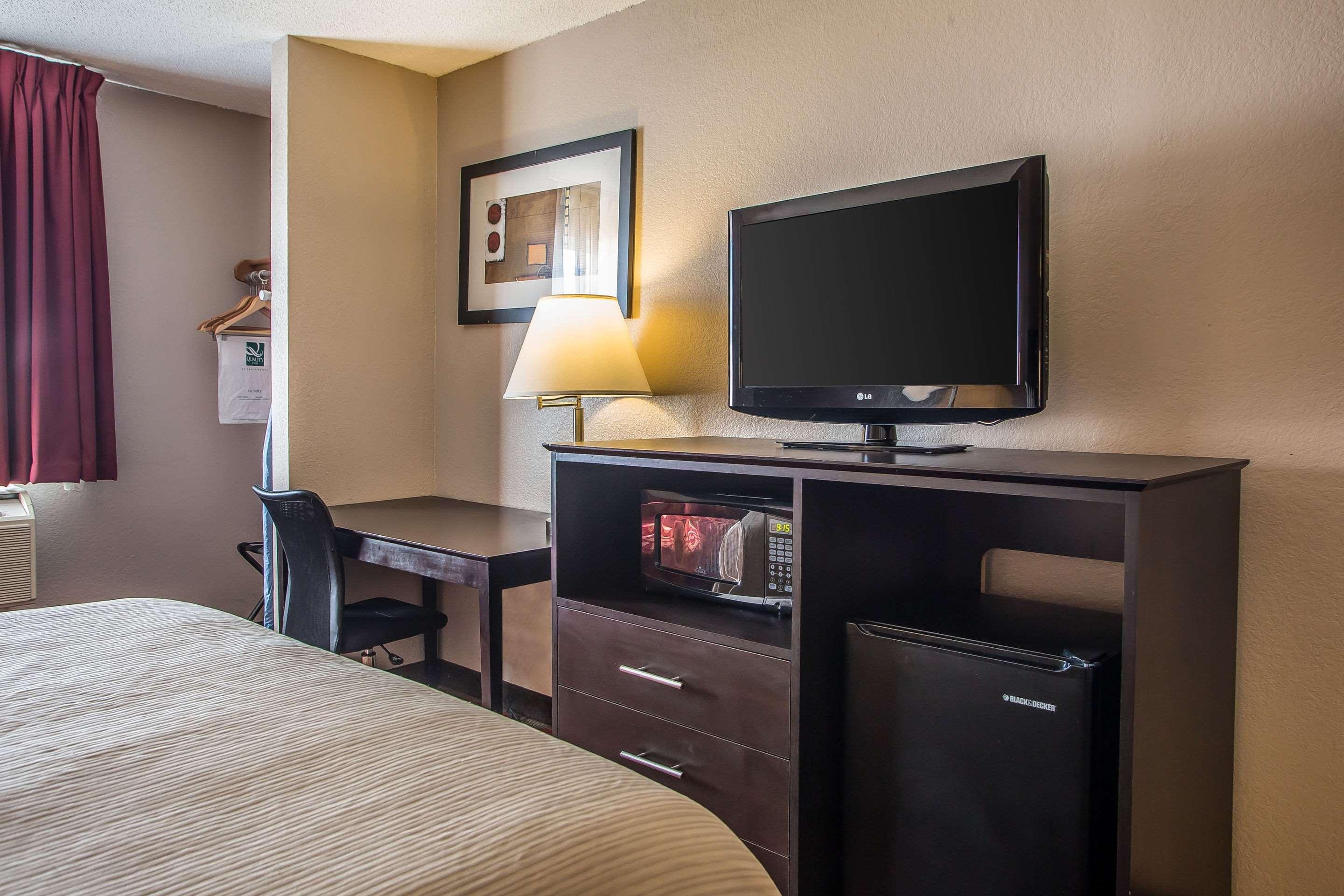 Quality Inn & Suites West Bend Екстериор снимка