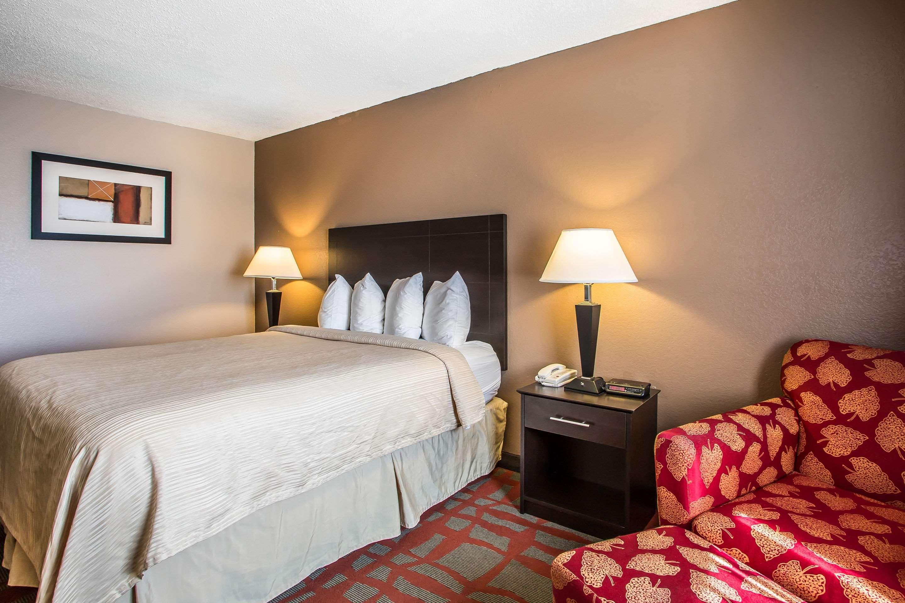 Quality Inn & Suites West Bend Екстериор снимка