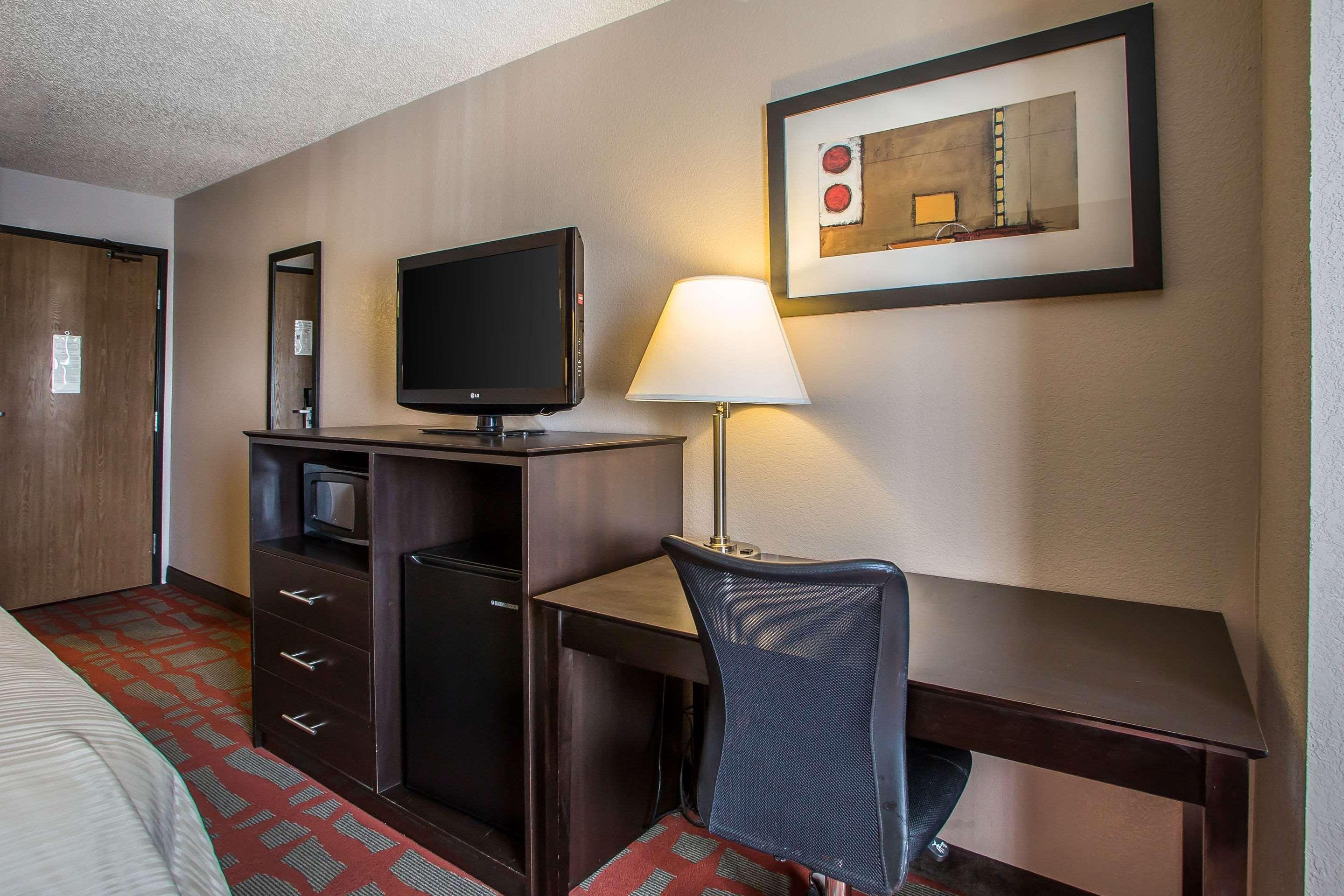 Quality Inn & Suites West Bend Екстериор снимка