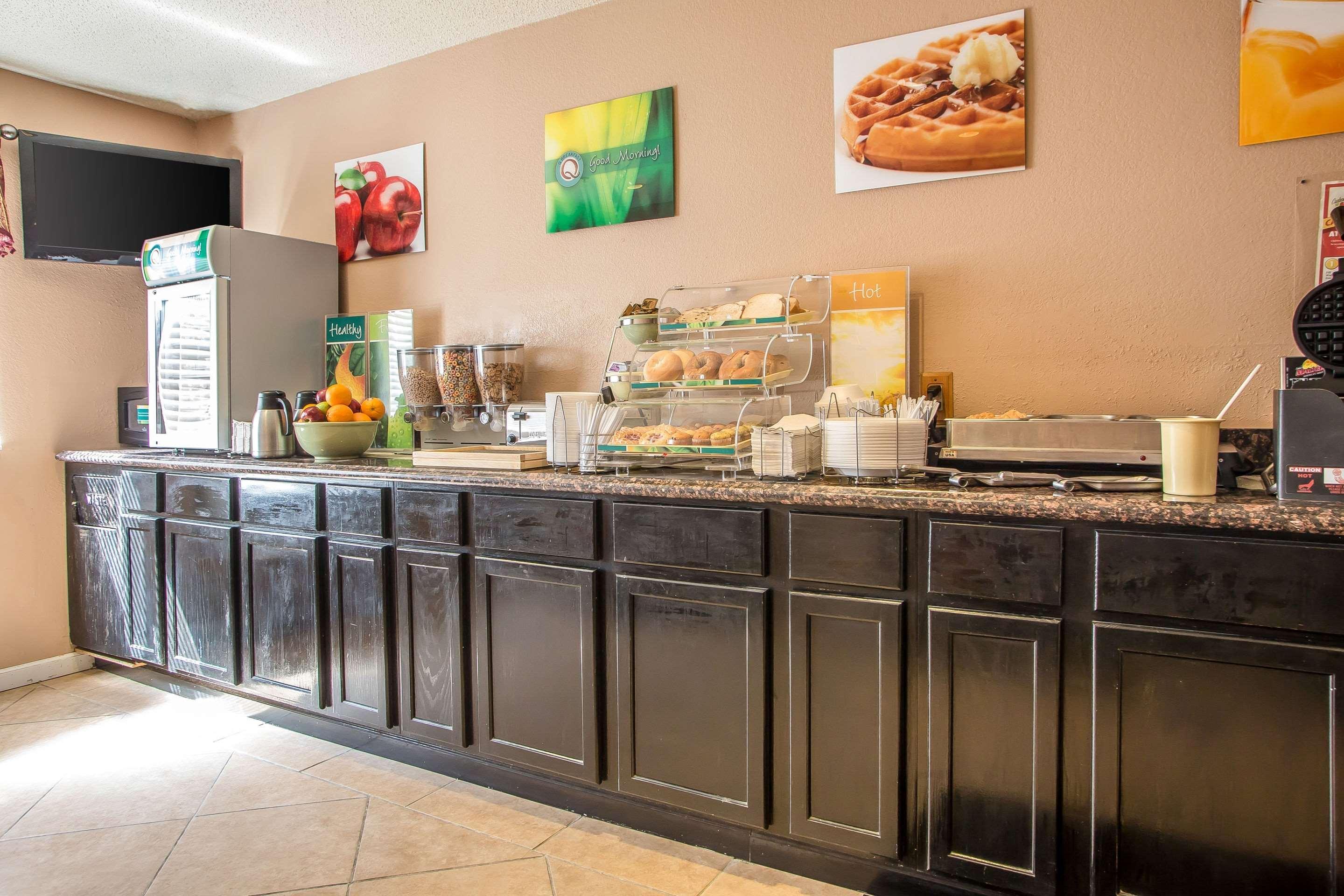 Quality Inn & Suites West Bend Екстериор снимка