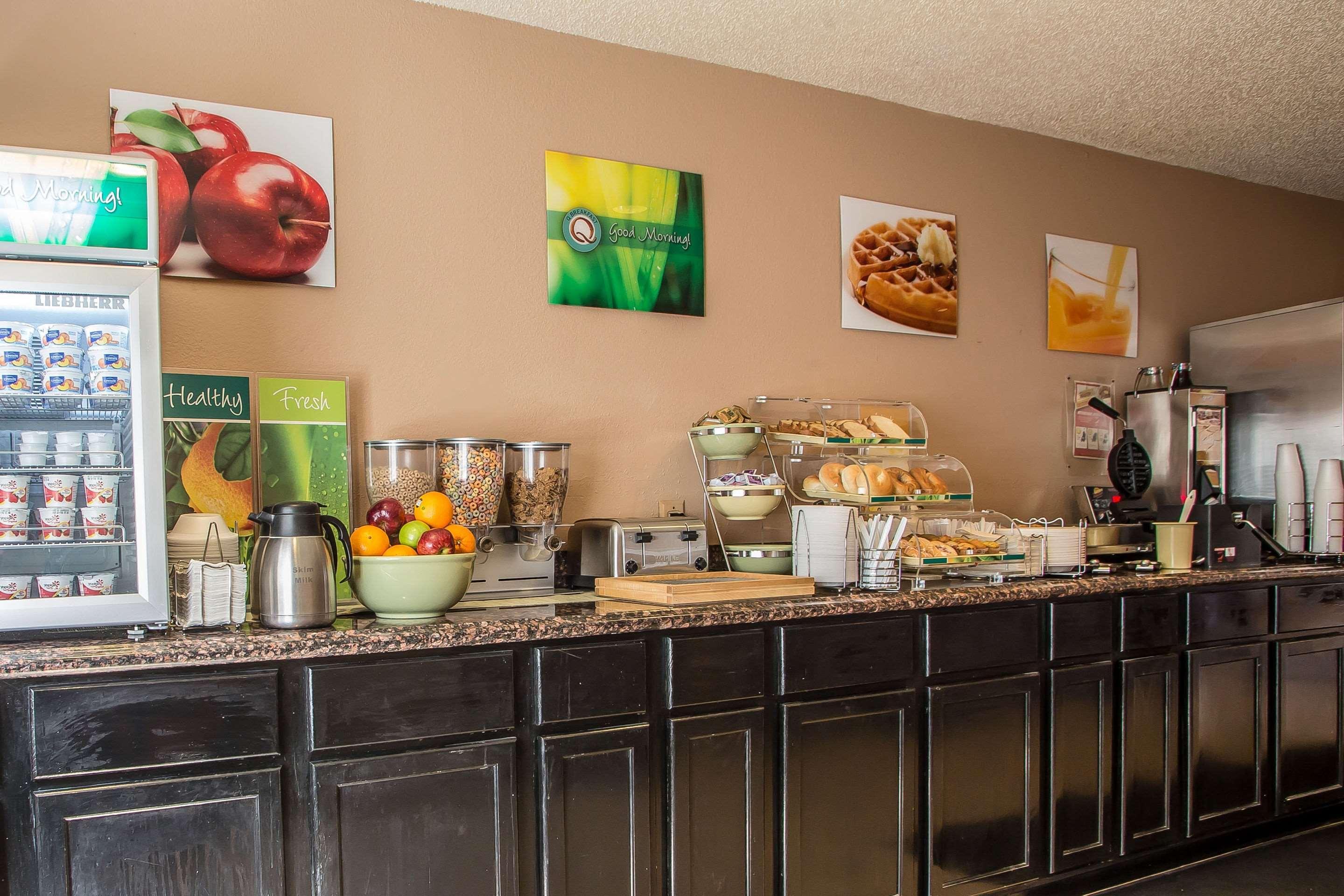 Quality Inn & Suites West Bend Екстериор снимка
