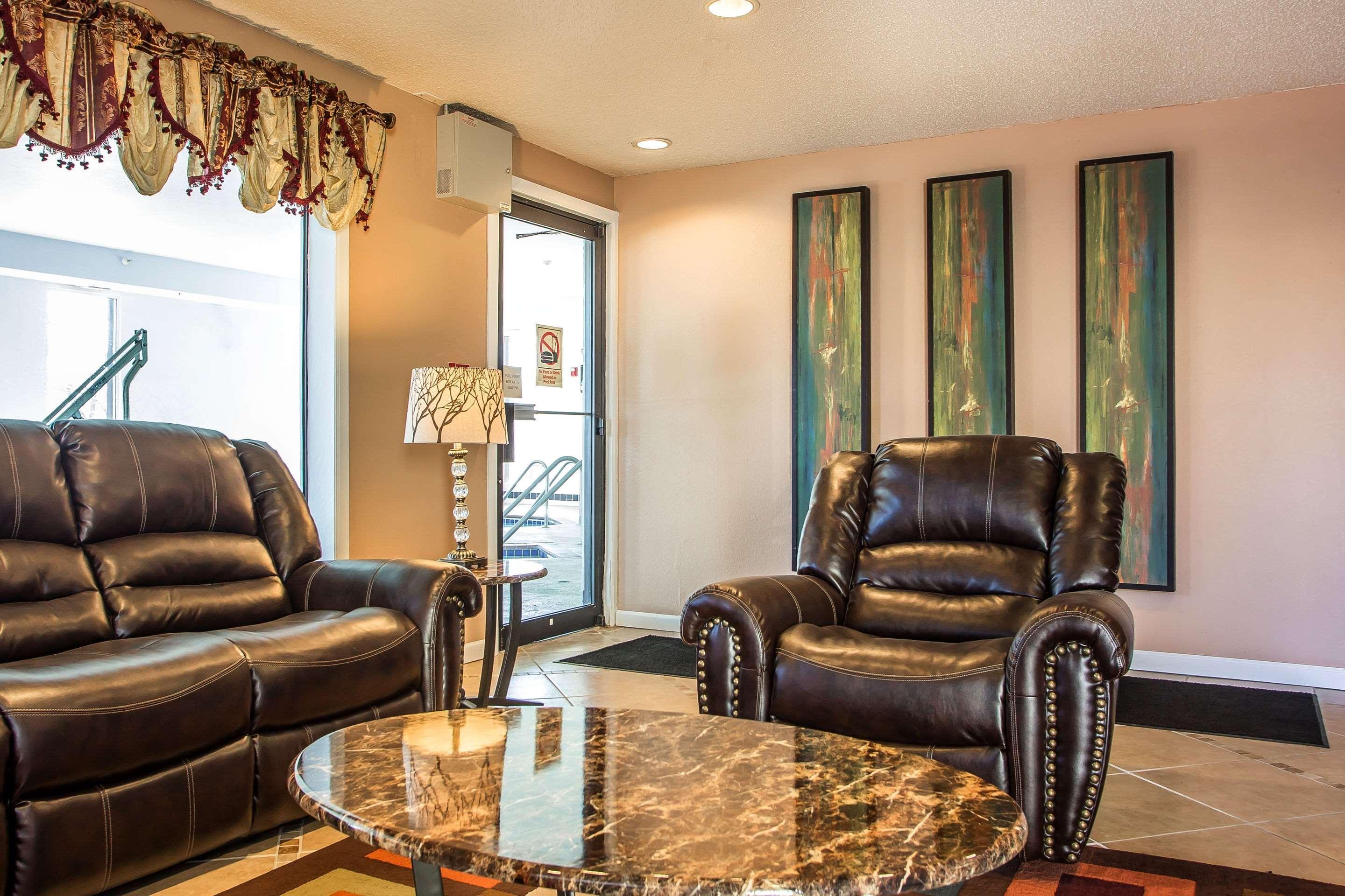 Quality Inn & Suites West Bend Екстериор снимка