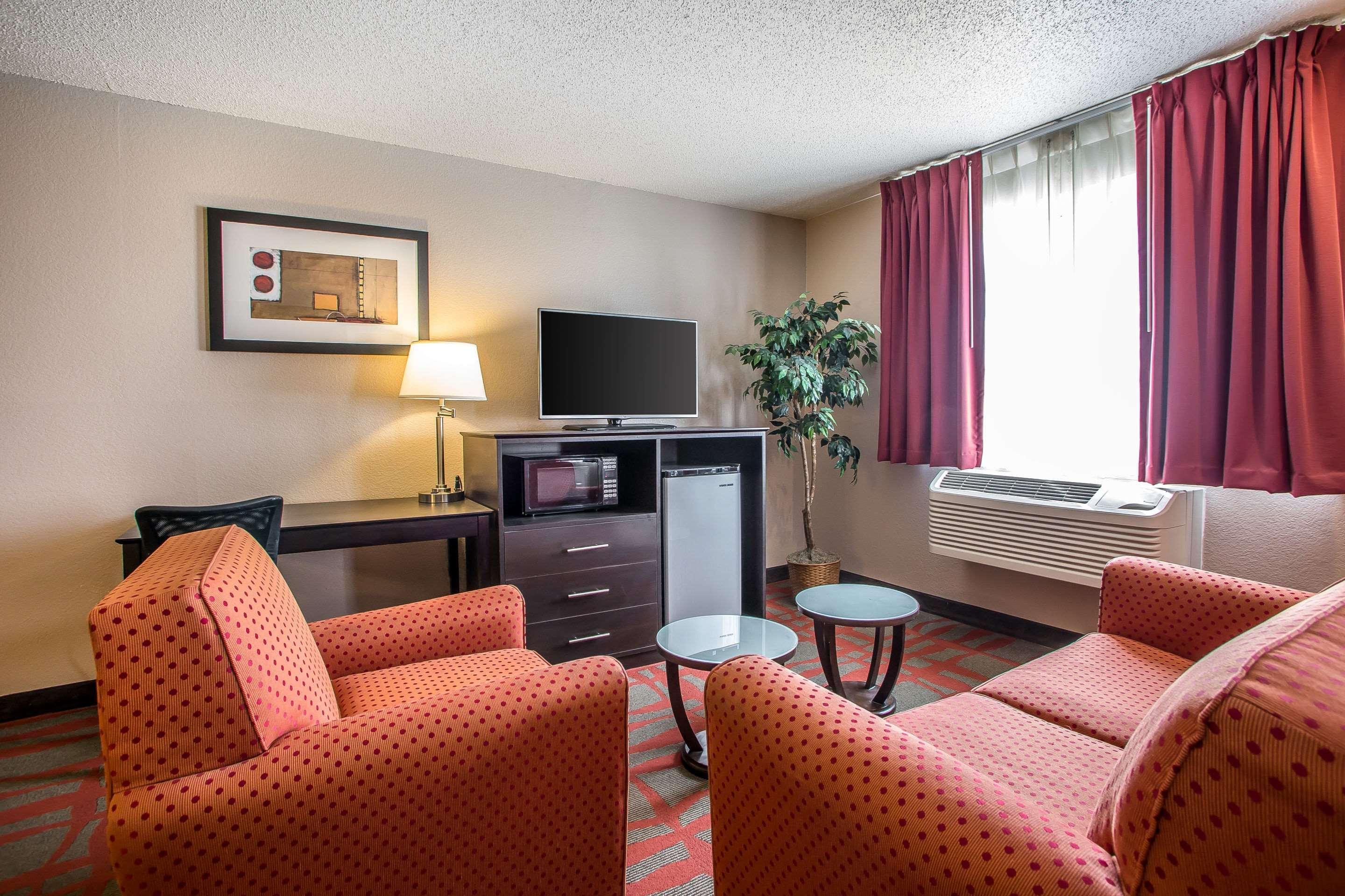 Quality Inn & Suites West Bend Екстериор снимка