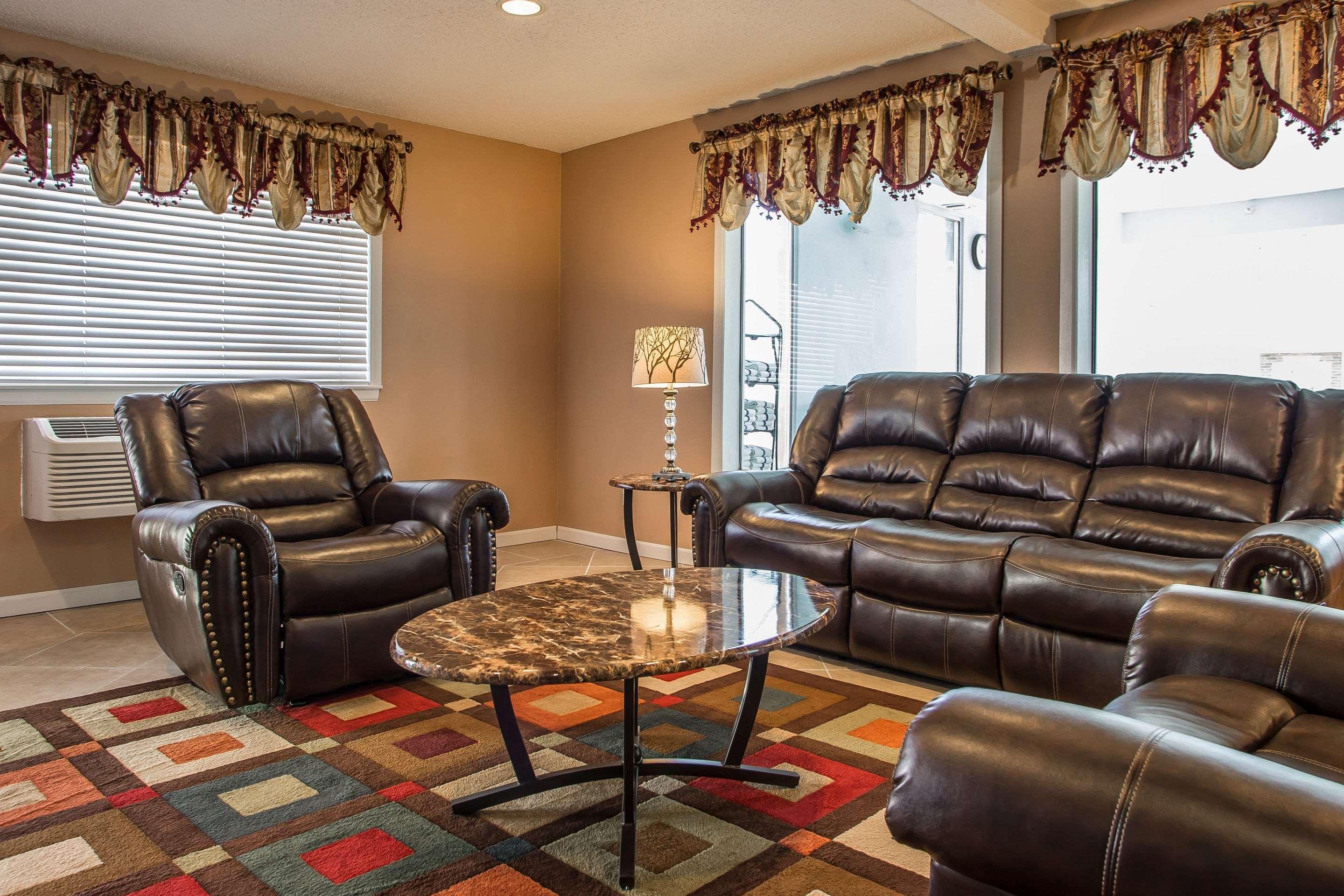 Quality Inn & Suites West Bend Екстериор снимка
