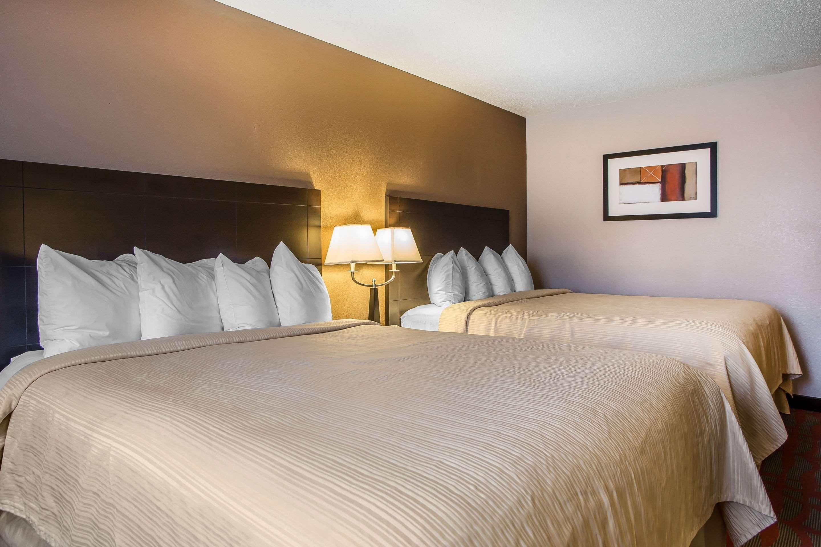 Quality Inn & Suites West Bend Екстериор снимка