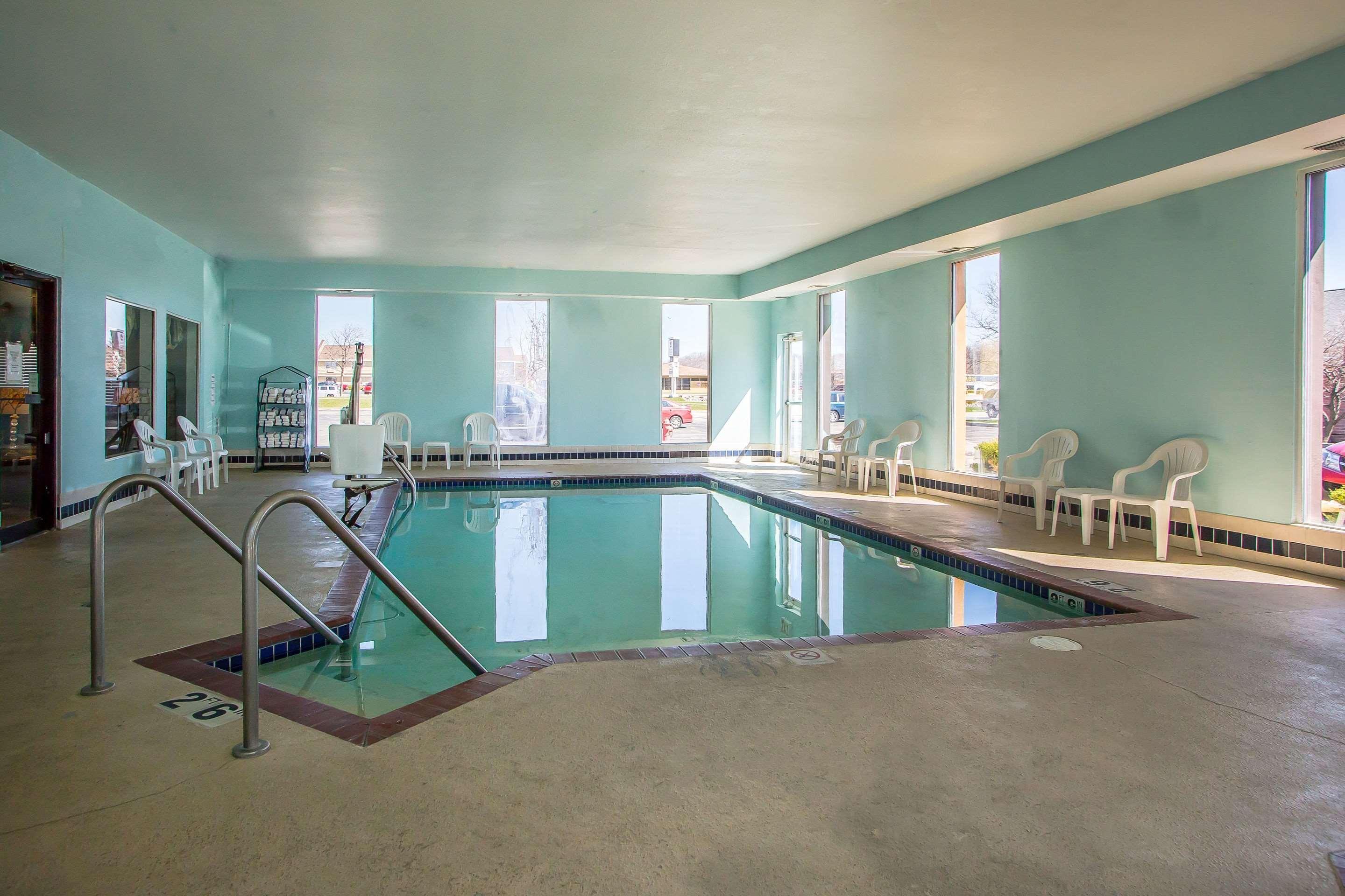 Quality Inn & Suites West Bend Екстериор снимка