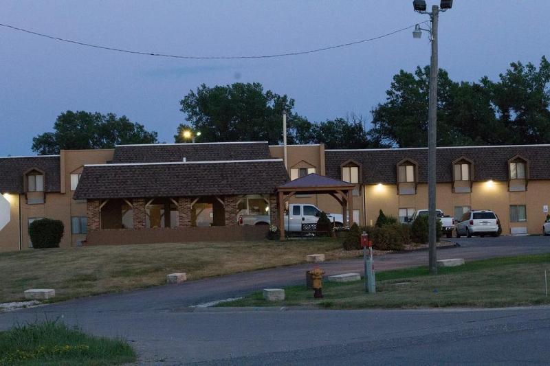 Quality Inn & Suites West Bend Екстериор снимка